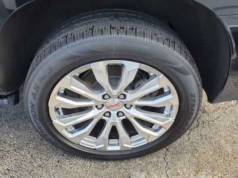 Used 2023 GMC Yukon XL Denali AWD/4WD image 5