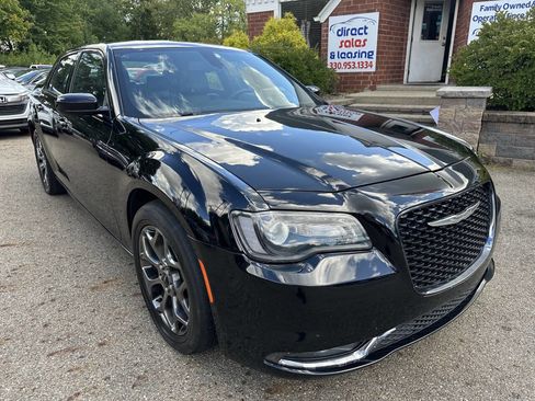 Used 2018 Chrysler 300 S image 9