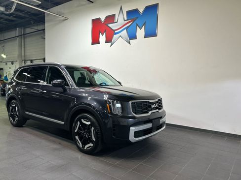 Used 2025 Kia Telluride S AWD/4WD image 2