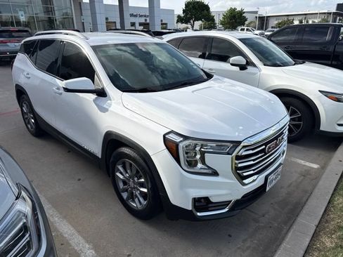 Used 2022 GMC Terrain SLT FWD image 2