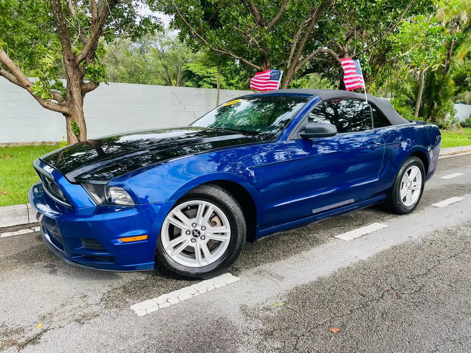 Used 2014 Ford Mustang Convertible w/ Equipment Group 102A RWD image 1