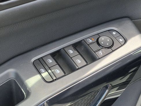 Used 2024 Nissan Pathfinder SV FWD image 13