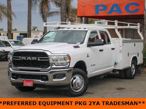Used 2021 RAM 3500 Tradesman w/ Chrome Appearance Group image 4
