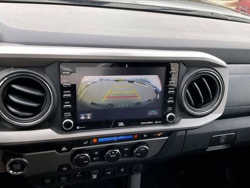 Used 2022 Toyota Tacoma Limited image 15