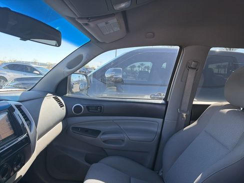 Used 2015 Toyota Tacoma PreRunner w/ TRD Sport Package image 12