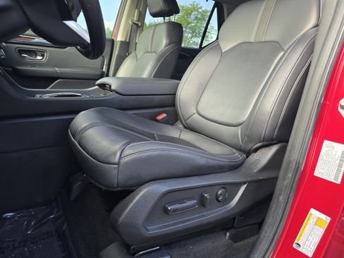 Certified 2023 Honda Pilot Touring image 27
