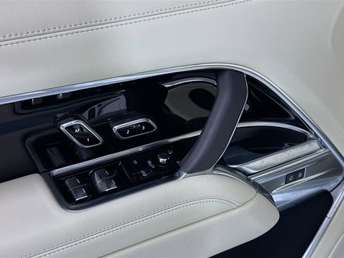 New 2026 Land Rover Range Rover SE image 25