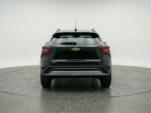Used 2025 Chevrolet Trax LT image 7