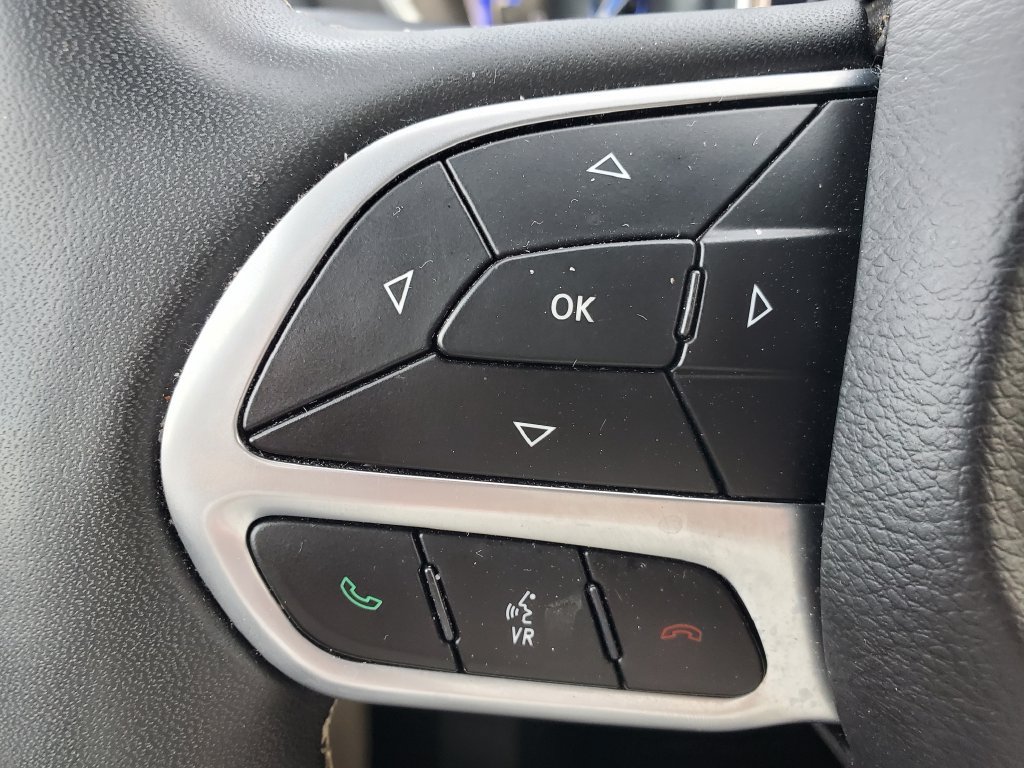 Used 2024 Chrysler Pacifica Touring-L FWD image 25