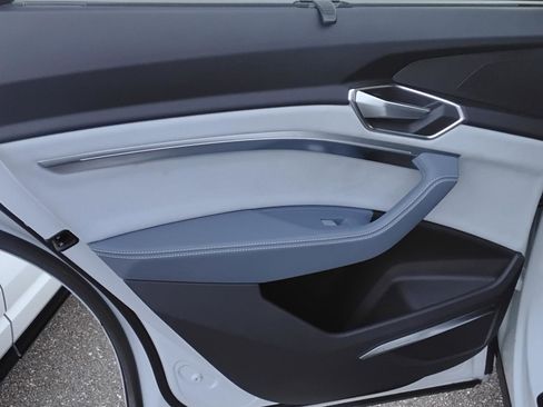 Used 2023 Audi e-tron Prestige w/ Prestige Package image 20