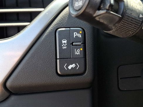 Used 2015 Chevrolet Suburban LT image 22