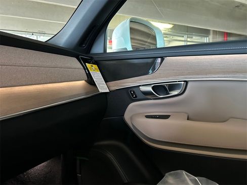 New 2026 Volvo XC90 B6 Plus w/ Protection Package Premier image 21
