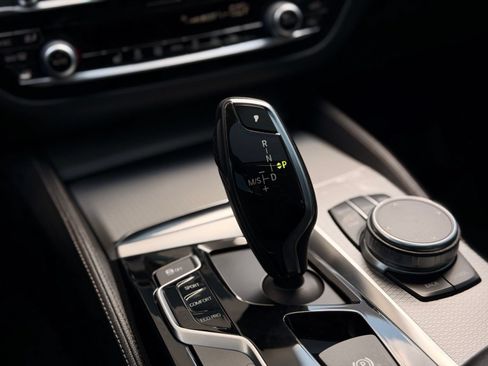 Used 2018 BMW 540i w/ M Sport Package RWD image 32