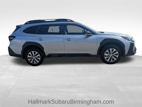 Used 2025 Subaru Outback Premium image 4
