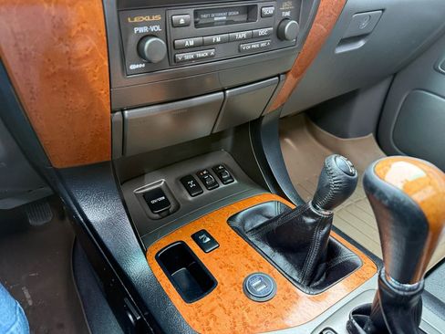 Used 2005 Lexus GX 470 image 32