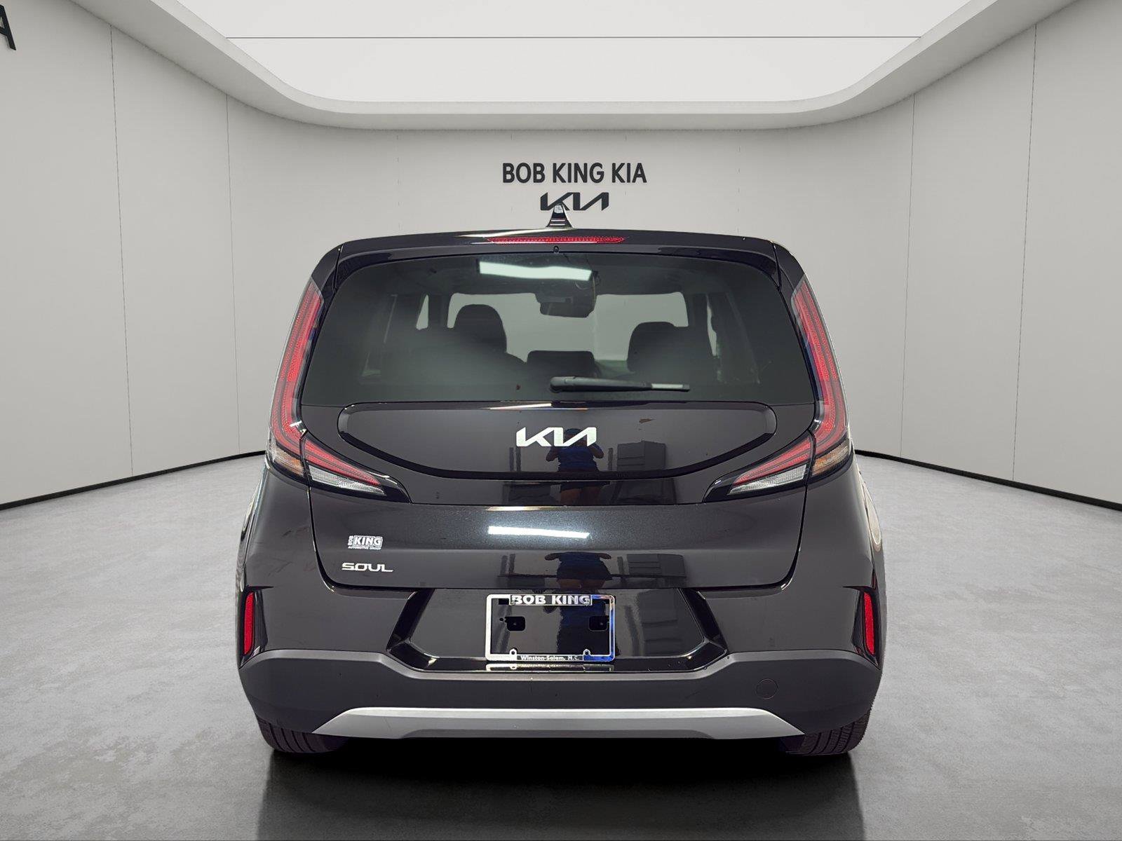 Used 2025 Kia Soul LX w/ LX Technology Package FWD image 4