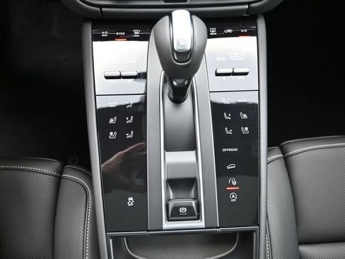 New 2026 Porsche Macan AWD/4WD image 19