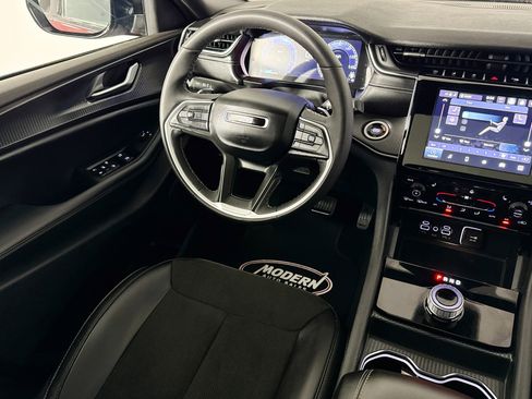 Used 2024 Jeep Grand Cherokee L Altitude image 29