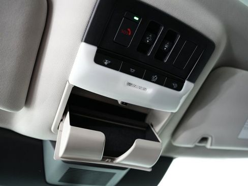 Used 2022 Nissan Pathfinder SV w/ SV Premium Package AWD/4WD image 50
