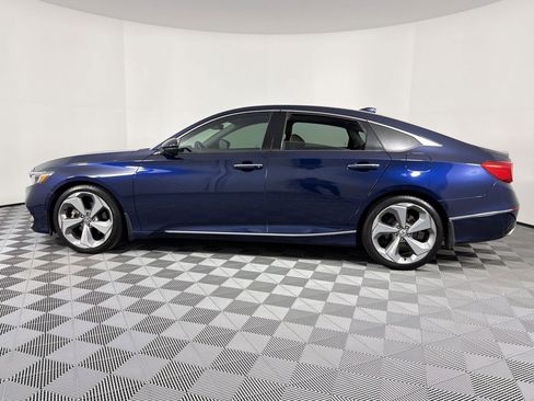 Used 2018 Honda Accord Touring image 2