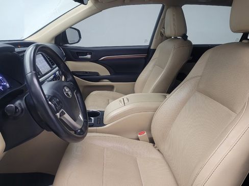 Used 2019 Toyota Highlander Limited FWD image 17