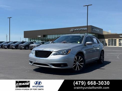 Used 2013 Chrysler 200 Touring w/ S Exterior Appearance Pkg FWD image 1
