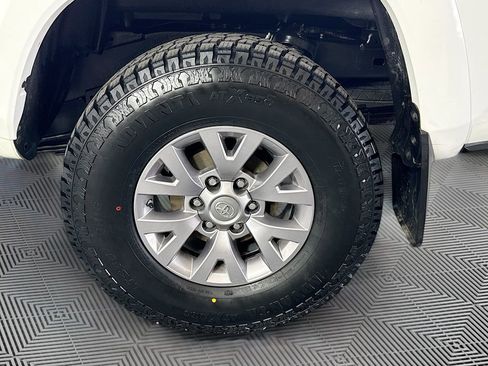 Used 2017 Toyota Tacoma SR5 w/ Tow Package RWD image 26