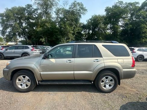 Used 2007 Toyota 4Runner SR5 AWD/4WD image 3