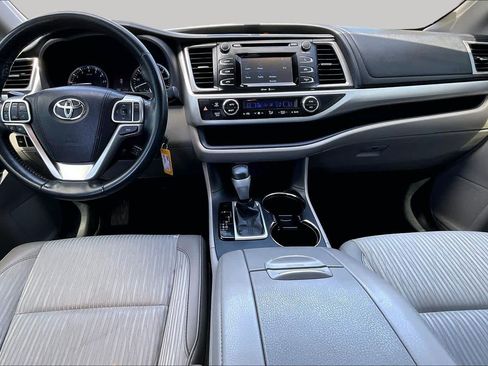 Used 2015 Toyota Highlander Plus FWD image 14