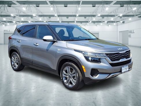 Certified 2023 Kia Seltos LX AWD/4WD image 1