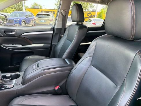 Used 2019 Toyota Highlander XLE AWD/4WD image 20