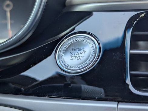 Used 2025 Genesis G70 2.5T image 27