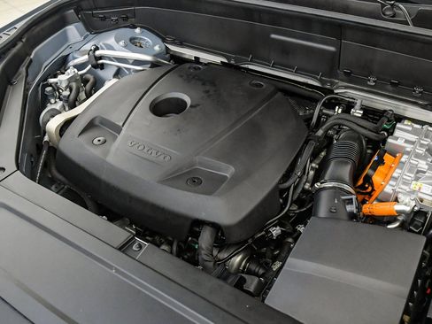 Certified 2023 Volvo XC90 T8 Ultimate w/ Protection Package Premier image 34