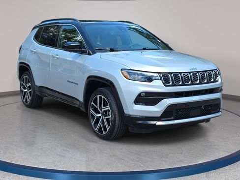 Used 2025 Jeep Compass Limited w/ Elite Group AWD/4WD image 4