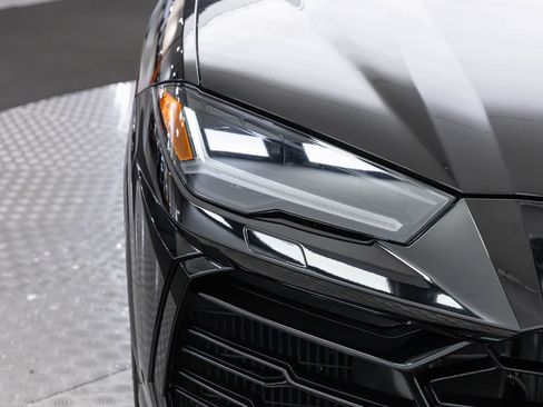 Used 2022 Lamborghini Urus AWD/4WD image 60