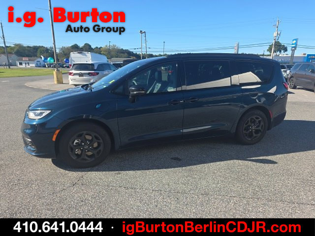 Used 2025 Chrysler Pacifica Premium FWD image 7