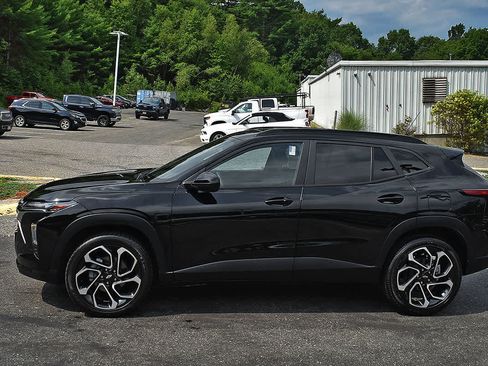Used 2024 Chevrolet Trax RS w/ Sunroof Package FWD image 4