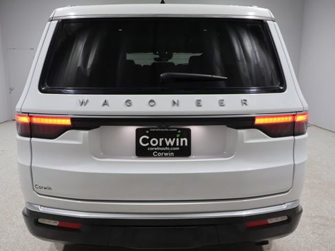 Certified 2025 Jeep Wagoneer 4WD w/ Convenience Group I image 4
