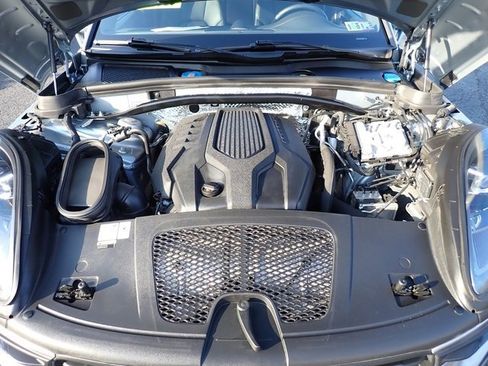 Used 2022 Porsche Macan image 13