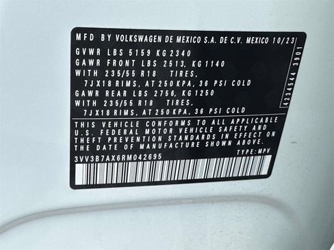 Used 2024 Volkswagen Tiguan SE image 29