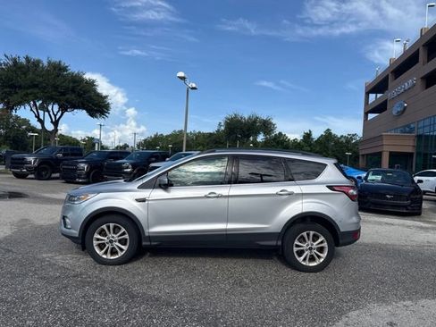 Used 2017 Ford Escape SE w/ Equipment Group 201A AWD/4WD image 2