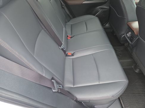 Certified 2024 Toyota Venza XLE AWD/4WD image 20