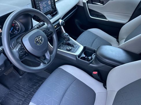 Certified 2020 Toyota RAV4 XLE w/ Convenience Package AWD/4WD image 9