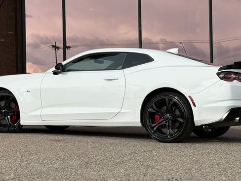 Used 2019 Chevrolet Camaro SS RWD image 6