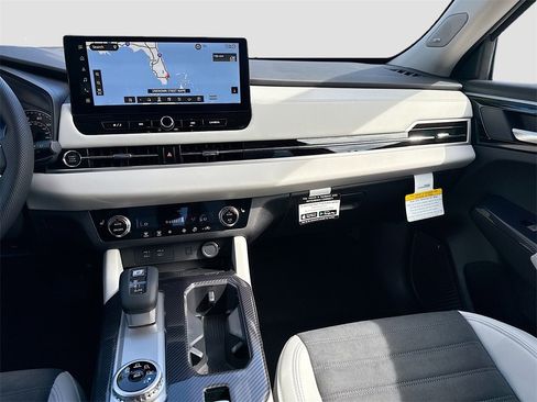 New 2025 Mitsubishi Outlander SE image 24