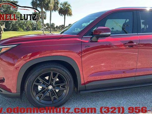 Used 2025 Toyota Grand Highlander AWD image 4