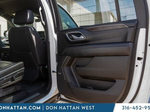 Used 2021 Chevrolet Suburban LT image 23