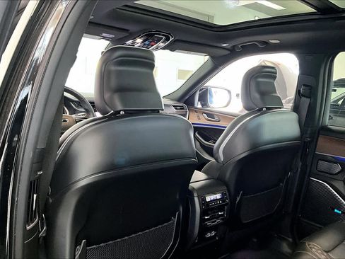 Used 2022 Jeep Grand Cherokee Summit AWD/4WD image 10