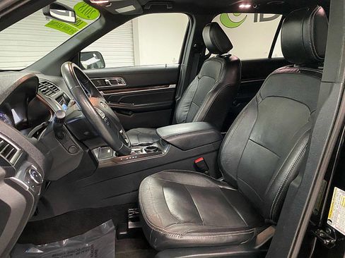 Used 2018 Ford Explorer Limited image 10
