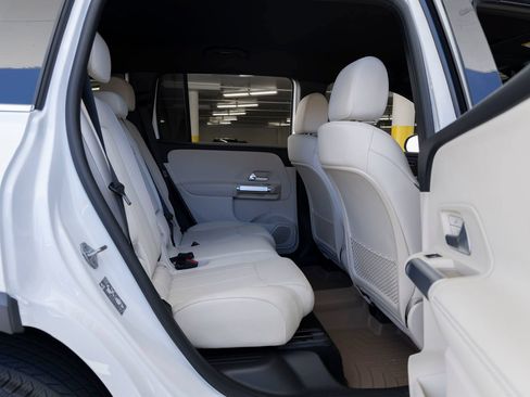 Used 2022 Mercedes-Benz GLB 250 image 25